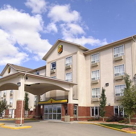 Super 8 By Wyndham High Level Ab Hotel Exterior photo
