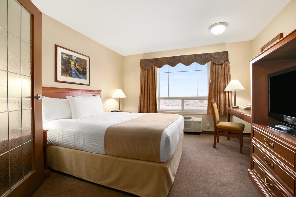 Super 8 By Wyndham High Level Ab Hotel Exterior photo